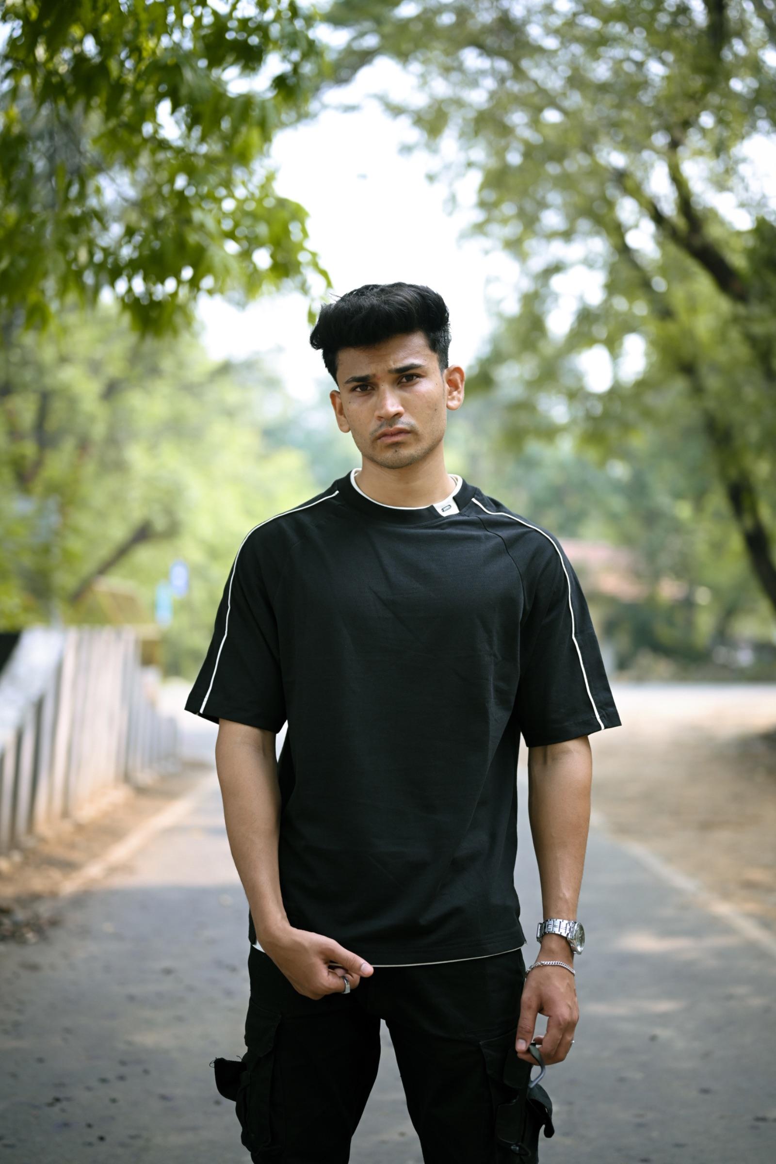 Shadow Line Oversized Tee – Black Edition
